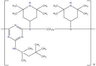 ポリ [[6-[1,1,3,3-テトラメチルブチル) アミノ]-1,3,5-トリアジン-2,4-ジイル][(2,2,6,6-テトラメチル4-ピペリジニル) イミノ]-1,6-ヘキサンジイル [(2,2,6,6-テトラメチル-4-ピペリジニル) imino]])