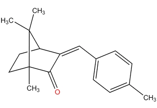 (±)-1,7,7-トリメチル- 3-[(4-メチルフェニル) メチレン] bicyclo[2.2.1]heptan-2-one