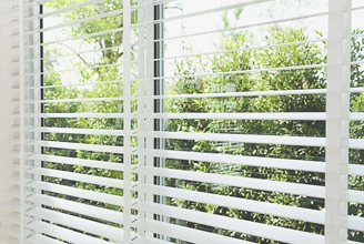 UVダメージはどのような材料ですか?