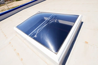 UVダメージはどのような材料ですか?