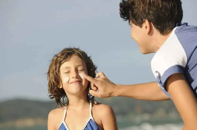 二酸化チタンとアルミナとTriethoxycaprylylsilane